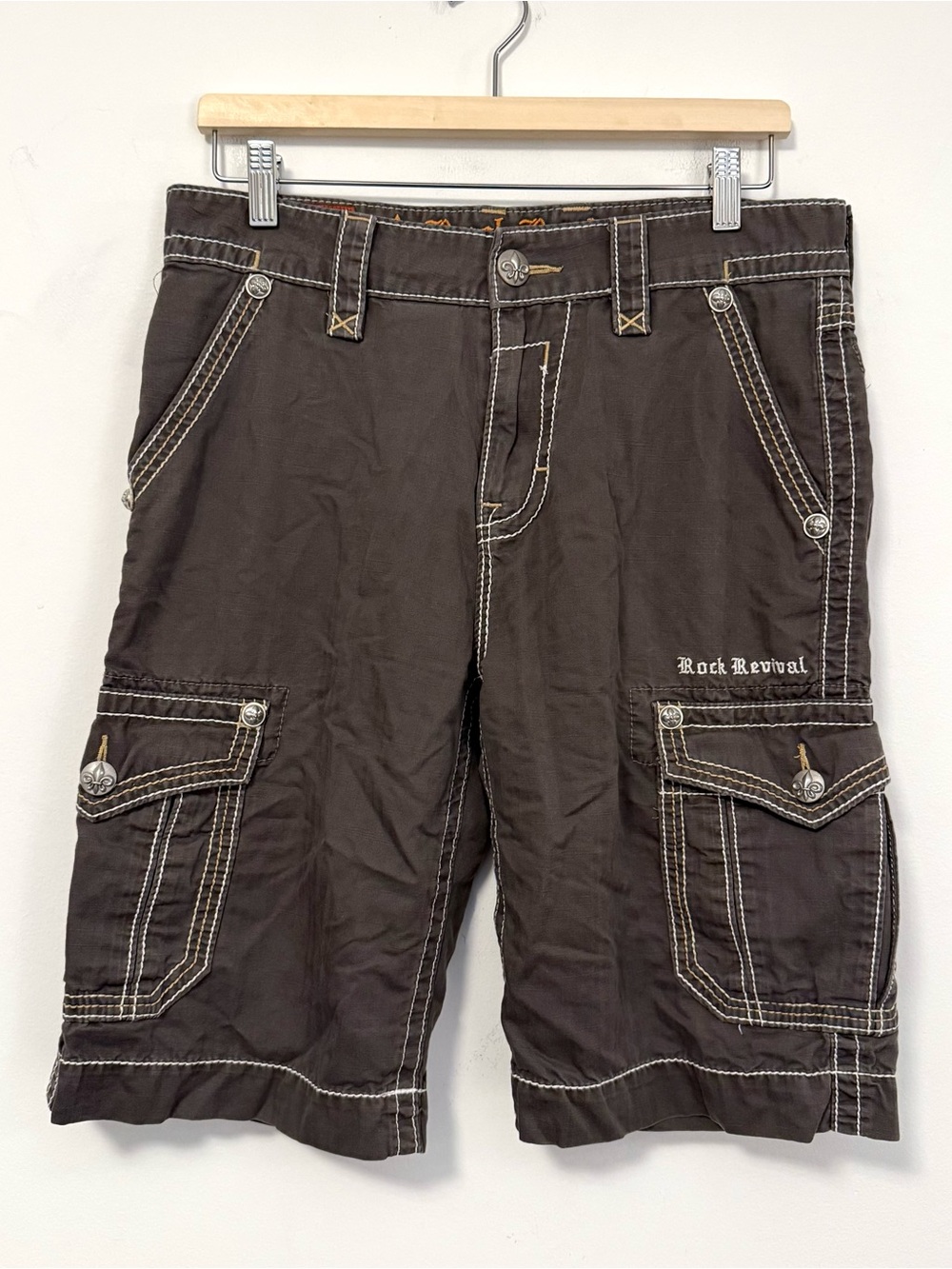 Rock Revival Men’s Y2K Embroidered Fleur-de-Lis Cargo Shorts